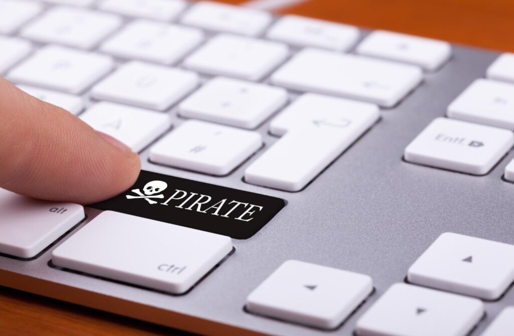 Um teclado de computador com uma tecla preta onde se lê 