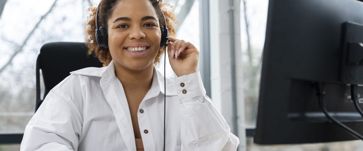 close-up-person-working-call-center (1)