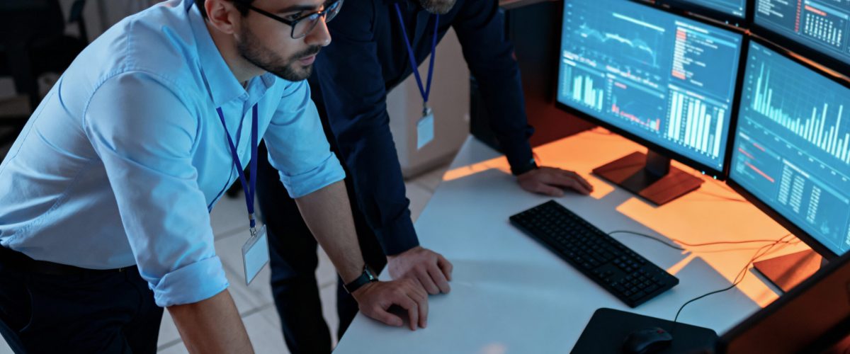 it-professionals-analyzing-real-time-data-control-room