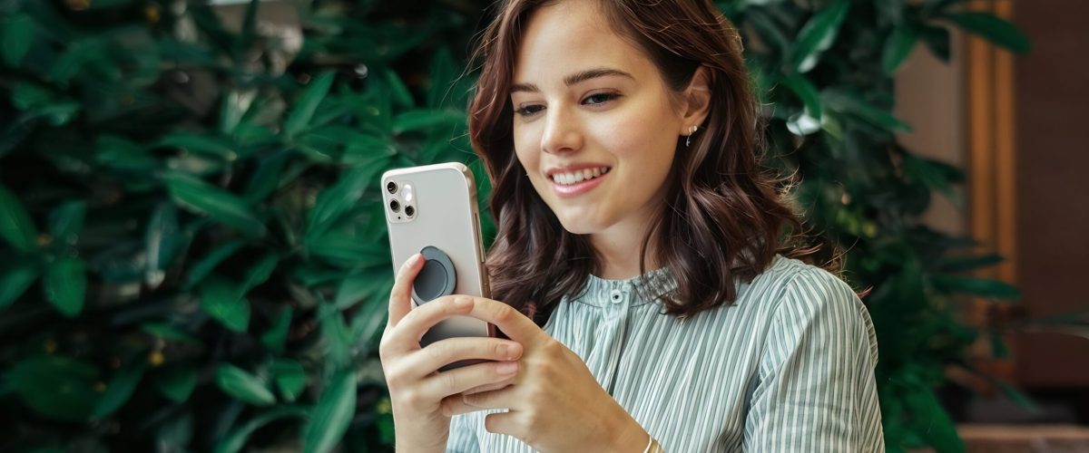 woman-using-smartphone-with-pop-socket